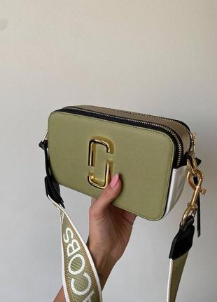 Marc jacobs snapshot olive/gold logo новинка женская оливковая сумочка хаки марк джейкобс тренд жіноча сумка хакі оливка2 фото