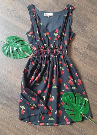 Чорне плаття з квітковим принтом lovestruck