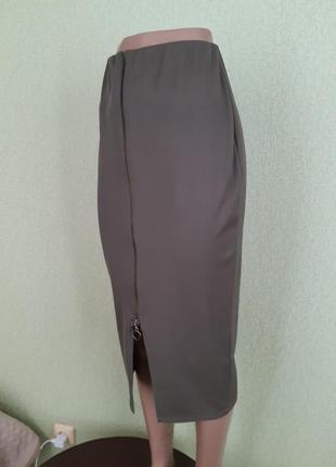 Трикотажная юбка минди в рубчик на молнии с кольцом3 фото