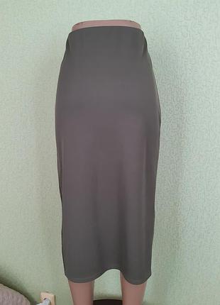 Трикотажная юбка минди в рубчик на молнии с кольцом5 фото