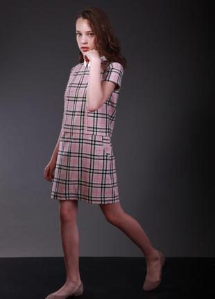 Розовое платье с бабочкой