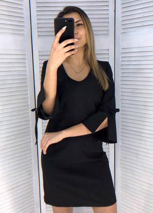 Черное платье прямого кроя с расклешенным рукавом 3/41 фото