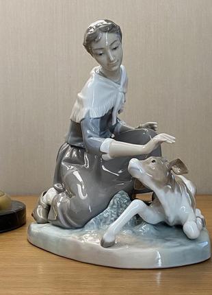 Порцелянова статуетка lladro «з маленьким телям».