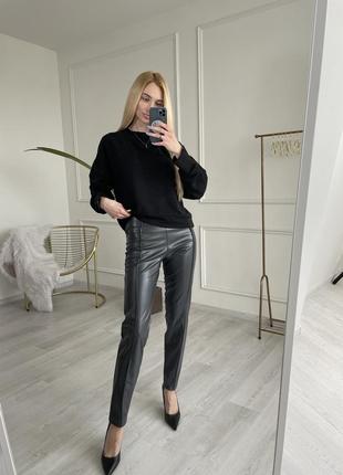 Жіночі лосини,спереду рядок, як на фото, збоку блискавка.