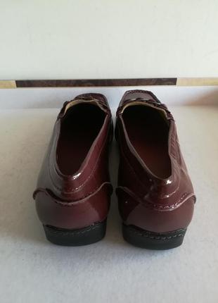 Шикарные туфли лоферы из натуральной лаковой кожи4 фото