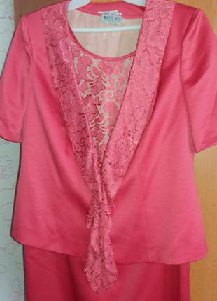 Дуже гарний ошатний костюм, фірми noche mio