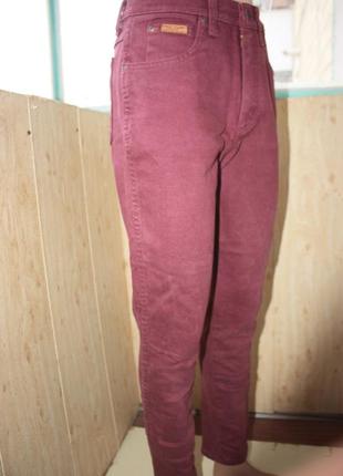 Стильные плотные штаны джинсы цвета марсала2 фото