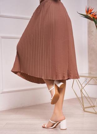 Коричневая юбка с плиссировкой2 фото