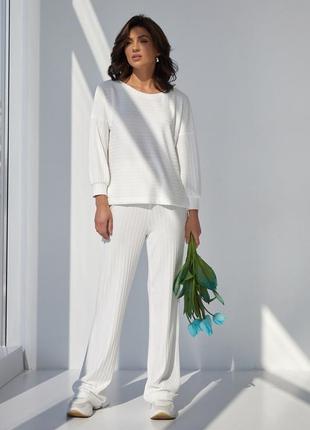 Білий повсякденний жіночий костюм : джемпер і прямі брюки 42, 44, 46
