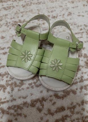 Сандалии, босоножки на малышку