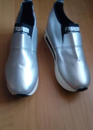 Нові сріблясті сліпони