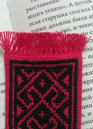 Закладка для книги в українському стилі з двосторонньою ручною вишивкою.3 фото
