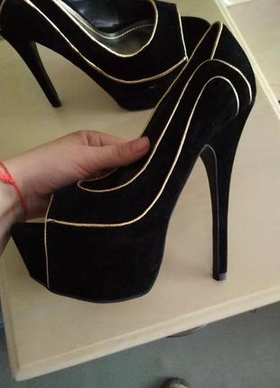 Туфлі чорні