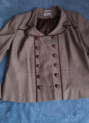 Красивый брючный костюм