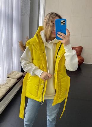 Жилетка есть в разных цветах