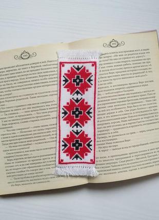 Закладка для книги в українському стилі з двосторонньою ручною вишивкою.2 фото