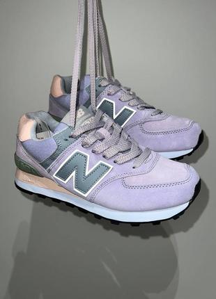 New balance 574 violet/grey новинка жіночі фіолетові лавандові кросівки натуральна замша беланс весна літо осінь рефлектив