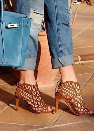 Хіт блоґерів босоніжки кольору віскі 38 рр zara