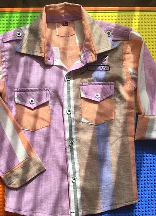 Тонкая яркая рубашка