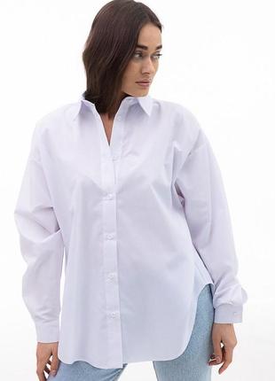 Рубашка женская свободного кроя белая коттоновая базовая modna kazka mkar46524-22 фото