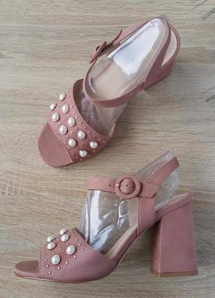 Рожеві шкіряні нубукові босоніжки на високому товстому каблуці  на підборах трапеція 37, 38 розмір minelli