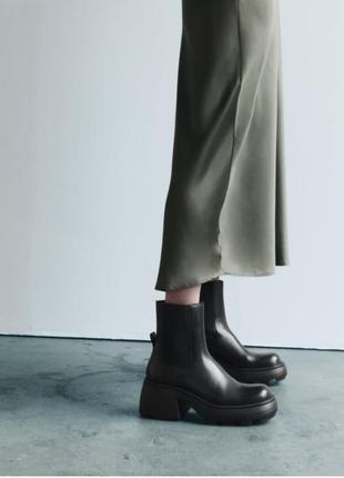 Шкіряні чоботи zara