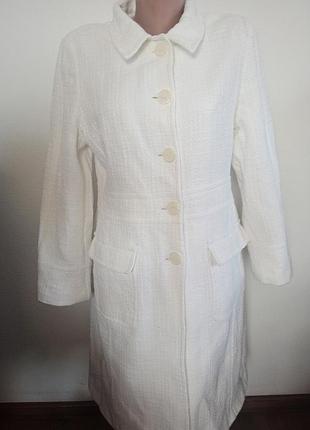 Біле пальто з структурного бавовни