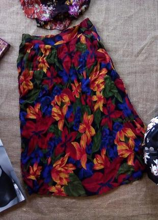 Яркая юбка миди в стиле бохо