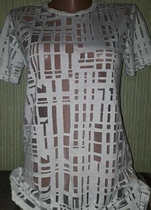 Цікава футболка з прозорими вставками від atmosphere