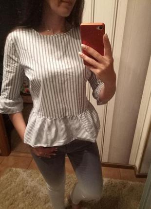 Модная стильная блуза с воланами размер хс-с