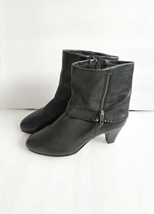 Женские  кожаные деми ботинки на флисе  bata европа  оригинал1 фото