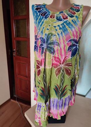 Яркая свободная майка туника