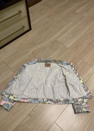 Джинсовка курточка джинсовая коротенькая классная стильная красивая яркая модная4 фото