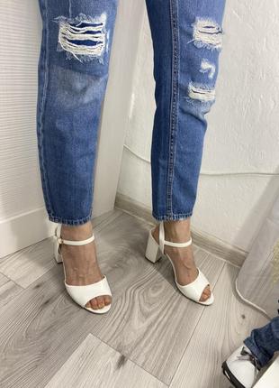 Стильные джинсы от бренда denim co3 фото