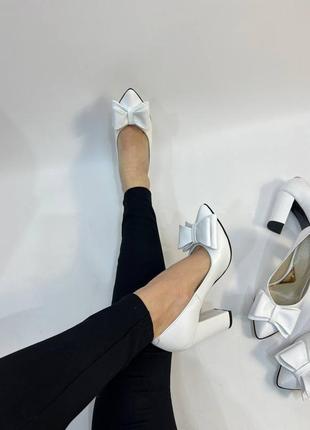 Эксклюзивные туфли из натуральной итальянской кожи белые с бантиком10 фото
