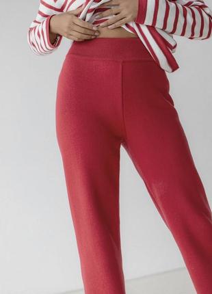 Теплые красные женские прямые брюки на резинке из хлопковой вязки (42 по 52)7 фото