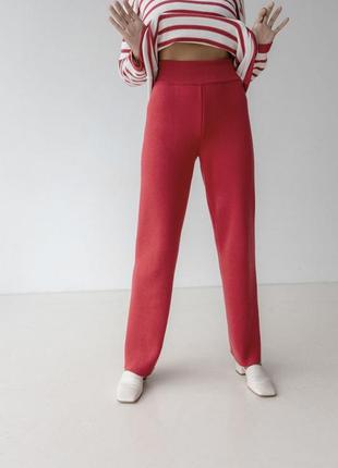 Теплые красные женские прямые брюки на резинке из хлопковой вязки (42 по 52)3 фото