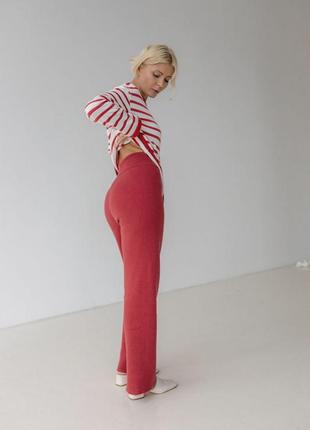 Теплые красные женские прямые брюки на резинке из хлопковой вязки (42 по 52)10 фото