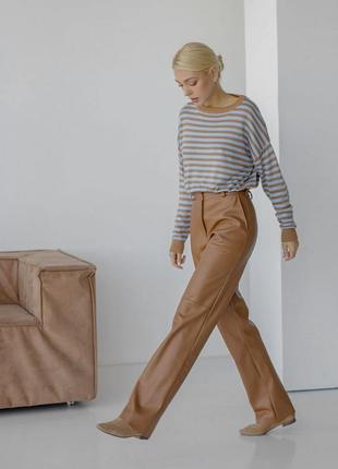 Кожаные женские прямые длинные брюки на замше под ремень коричневого цвета (42 по 52)7 фото