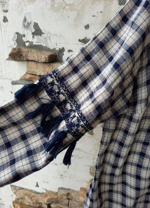 Стильная с вышивкой и шнуровкой спереди туника большого размера