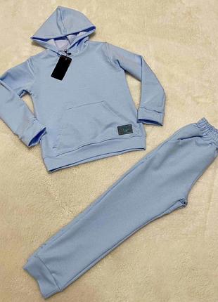 Голубий спортивний костюм з штанами