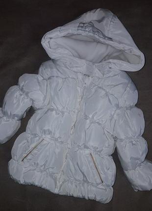 Красивая, белоснежная курточка