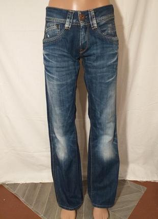 Жіночі, класичні джинси.