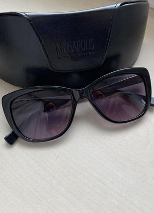 Сонцезахисні окуляри megapolis