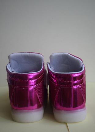 Гламурні кросівки для маленьких модниць підсвічування малинові3 фото