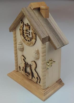 Ключница настенная деревянная ручной работы"домик" на шесть крючков