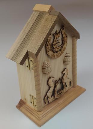 Ключница настенная деревянная ручной работы"домик" на шесть крючков