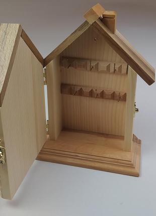 Ключница настенная деревянная ручной работы"домик" на шесть крючков4 фото