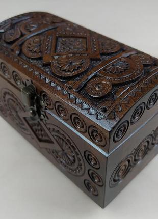 Резная шкатулка из ореха 13.5×7.6×10.5 см | деревянная коробка ручной работы | подарок из карпат