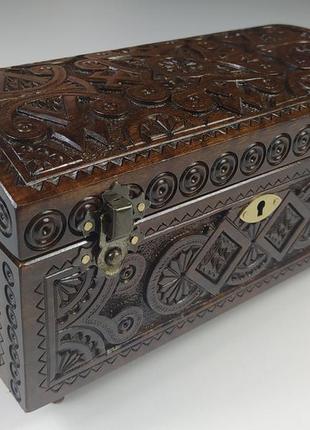 Різьблена шкатулка з горіха 21.5×11.3×11.8 см | дерев’яна скринька ручної роботи з оксамитовим дном та механічним замком
